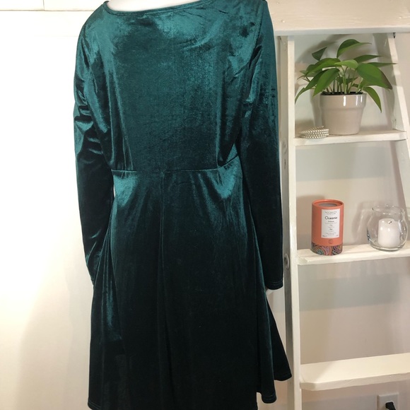 Magnifique robe de velours verte forêt ❤️Neuve! Aubaine - Picture 7 of 9